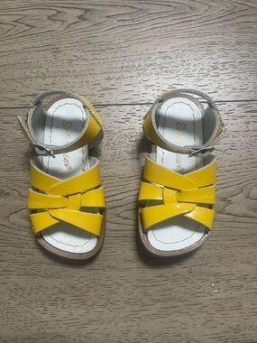Girls' Yellow Patent Leather Salt Water Sandals with Ankle Buckle - Child